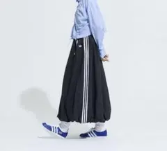 新品、美品adidas バルーンスカート　ブラック　Mのサムネイル