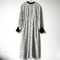 ナチュラルビューティーベーシック　花柄　ロングワンピース　白黒　M