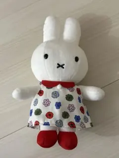 新品タグ付】ミッフィー ぬいぐるみ いちごポシェット - メルカリ