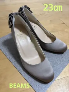 ビームス　グレージュ　サテン リボン付きパンプス　23㎝　キズ汚れあり　箱ありのサムネイル