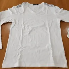 BURBERRYブラックレーベル　ホワイト Vネックシャツ