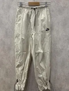 Nike アイボリー カジュアルパンツ　ジャージ　レディース　パンツ　ナイキ