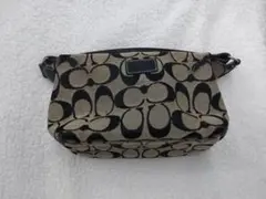 (3) COACH ロゴプリント ポーチ ベージュ/ブラック