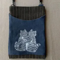 簡易ストラップ付き　デニムスマホショルダー　ブリーチ加工　仲良しねこさん