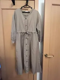 アースミュージック&エコロジー ワンピース　ベージュ 七分袖 F