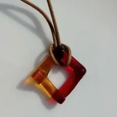 ガラス ドロップス ネックレス ペンダント レッド オレンジ クリア しかく