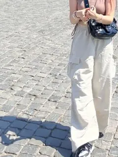 カーゴパンツ　クリーム色　ポケット付き