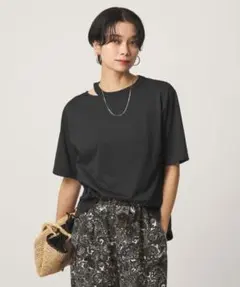 デコルテスリット Tシャツ 吸水速乾のサムネイル