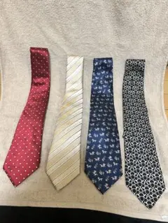 【美品】高級ブランドネクタイ 4本セット ルイヴィトン/グッチ/フェラガモ商品のサムネイル