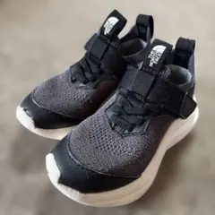 THE NORTH FACE ブラック スニーカー　ノマド　16cmのサムネイル