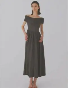 maisoncelon cross shoulder gather dress - メルカリ