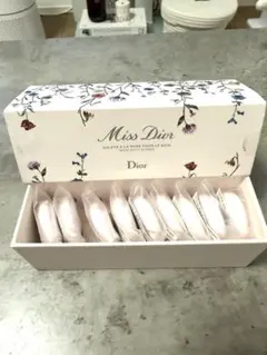 Dior Miss Dior ローズ バスボム 9個入りのサムネイル