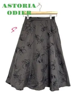ASTORIA ODIER 膝丈下スカート　花模様　ボトムス　グレー　Sのサムネイル