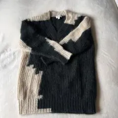 COS Vネックリブ編みセーター ダークグリーンベージュ　モヘアウール　ニット