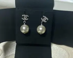 CHANEL パールリボンピアス 両耳 - メルカリ