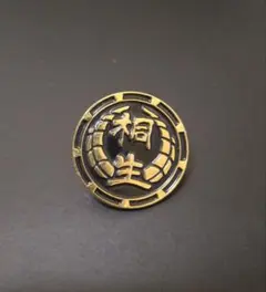 桐生ココ 桐生会代紋ピンバッジ - メルカリ