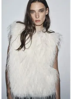 タグ付き新品★ZARAのZW COLLECTIONフェイクファーベスト★Mサイズ