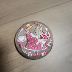 サンリオ 刺繍 缶バッジ マロンクリーム ピンク
