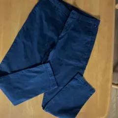 ネイビー チノパンツ