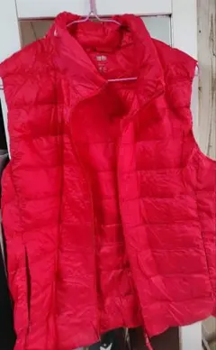 ユニクロ ウルトラライトダウン ベスト 袋あり L 赤 2018