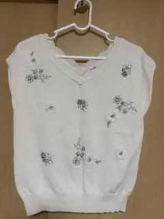 MISCH MASCHミッシュマッシュ花刺繍ビジュー付ニット　ノースリーブ　Mのサムネイル