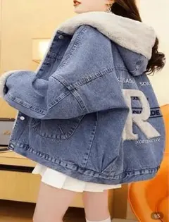 デニムブルー ボアフードジャケット Rロゴ刺繍