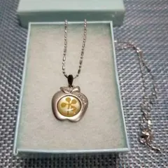 ネックレスQUATREVE リンゴ型