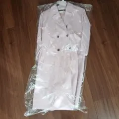 ピンク トレンチコート