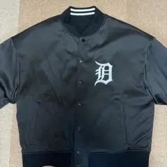 ぎ*い様 スタジャン ブラック/ホワイト