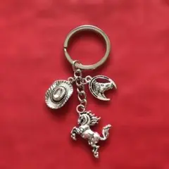 【新品】シルバー　馬と帽子のキーホルダー コンパクトサイズ