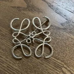 ロエベブローチのサムネイル