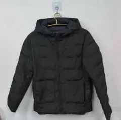 ブラックフード付きダウンジャケット
