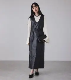 ADAM ET ROPE' スリットジャンパースカート ブラック　フリーサイズ