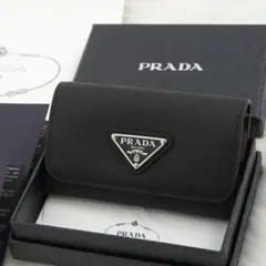 新品　箱・カード付き　PRADA プラダ　キーケース　サフィアーノ　三角プレート