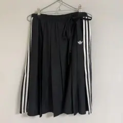 adidas ブラック プリーツスカート フリーサイズ