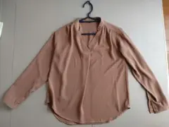 ブラウス　M　シャツ　ベージュ　オフィスカジュアル　無地　きれいめ　シンプル