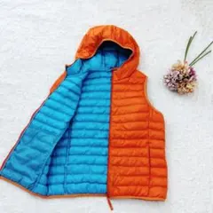 ユニクロ　UNIQLO　キッズ　ライト　フード付きダウンベスト　150　オレンジ