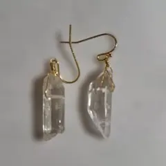 ☆クリスタルピアス 石柱タイプ☆