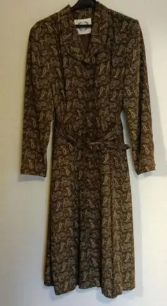 ペイズリー柄の長袖ワンピース