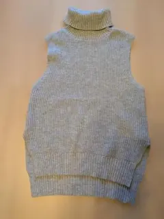グレー ニットベスト タートルネック