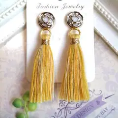 イエロー タッセルピアス /イヤリング(ハンドメイド)