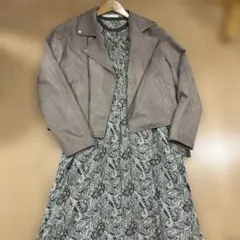 ピンクグレー ライダースジャケット ペイズリー柄ワンピース