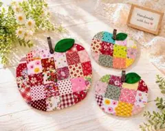 パッチワーク　ハンドメイド・りんごのミニマットとコースター2枚セット#1