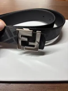 FENDI FFスクエアリバーシブルベルト シルバー 80サイズ 目黒蓮着用