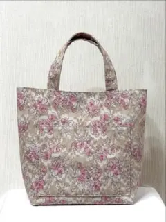ハンドメイド　やや大きめ　トートバッグ　春色　ピンク　ベージュ　花柄