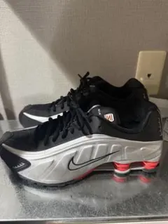 NIKE Shox R4 ブラックシルバーレッド 28.5cm （着用感27.5のサムネイル