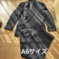 ダブルブレストのブラックフォーマルスーツ、 A6サイズ　スリムフィットデザイン
