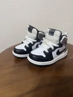 Nike Air Jordan 1 キッズシューズ 黒白　１１㎝