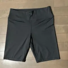 H&M SPORT ショートレギンス 黒 Lサイズのサムネイル