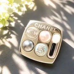 美品　CHANEL ブローチ ココマーク No.5 コスメ　モチーフ　パレットのサムネイル